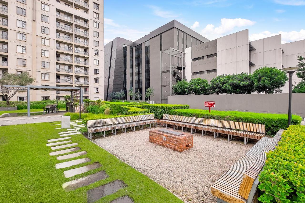 2 Bedroom 2 Bath Luxury - Sandton Cbd Йоханнесбург Экстерьер фото
