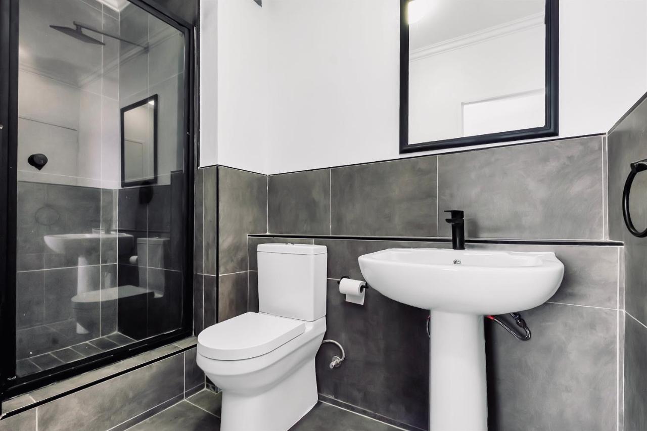 2 Bedroom 2 Bath Luxury - Sandton Cbd Йоханнесбург Экстерьер фото